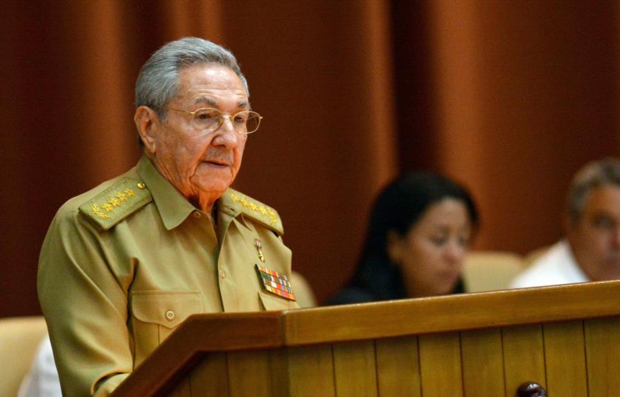 Raúl Castro reconoce adversidades en la economía pero descarta un colapso