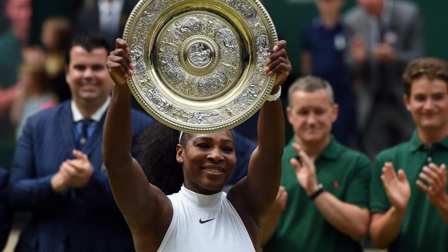 Serena vuelve a reinar en Wimbledon e iguala el récord de Graf 