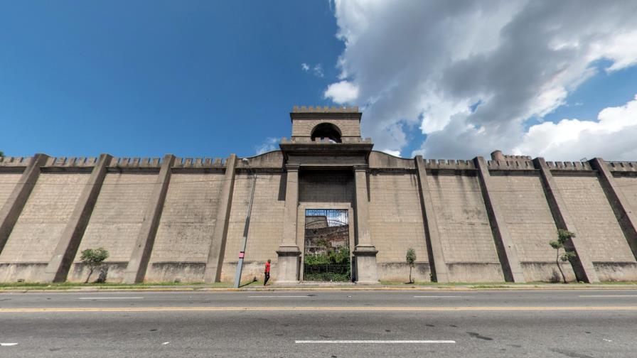 La importancia de la muralla gris como parte del Puerto de Santo Domingo en el siglo XX