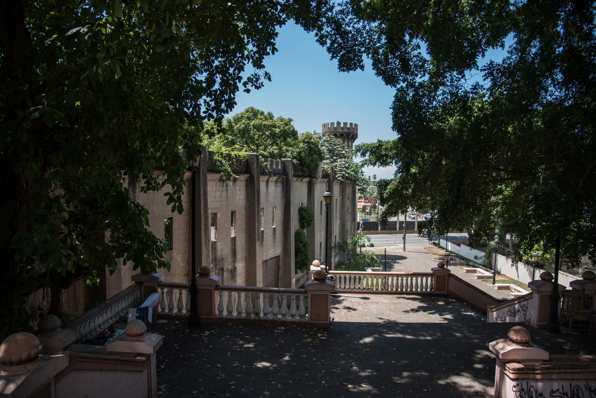 Vista lateral de la muralla