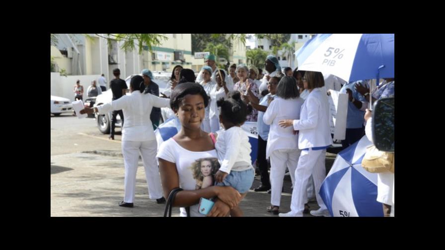 Gobierno dice médicos deben trabajar seis horas diarias por humanidad y por ley