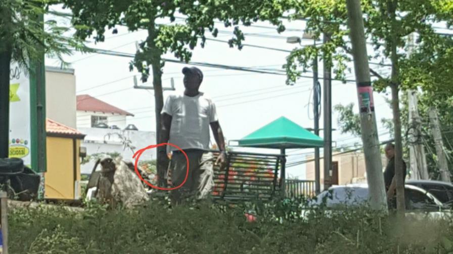 Hombre amenazó con un arma de fuego a agente de Amet en parque de Arroyo Hondo Hombre amenazó con un arma de fuego a agente de Amet en parque de Arroyo Hondo