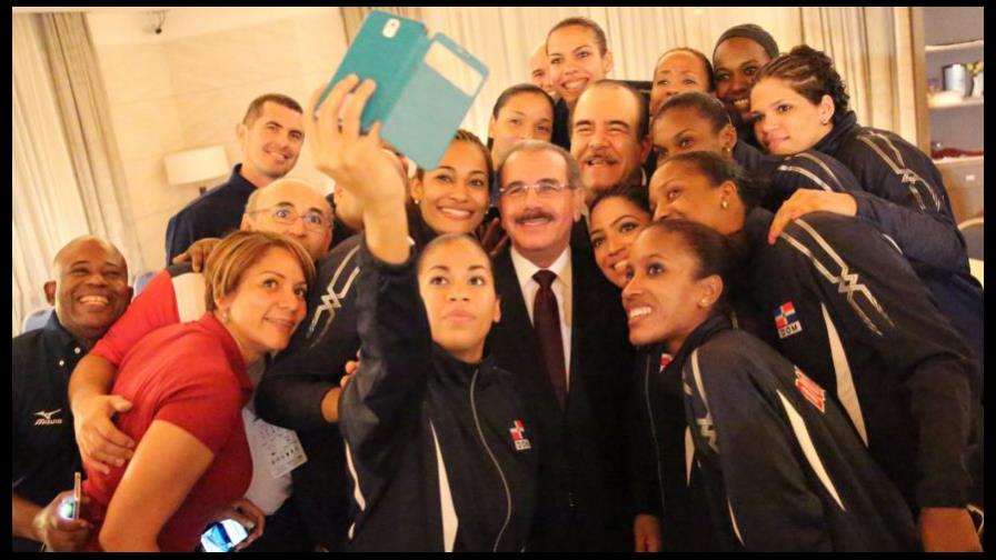 El Presidente Medina felicita a las Reinas del Caribe por ganar Oro en la Copa Panamericana