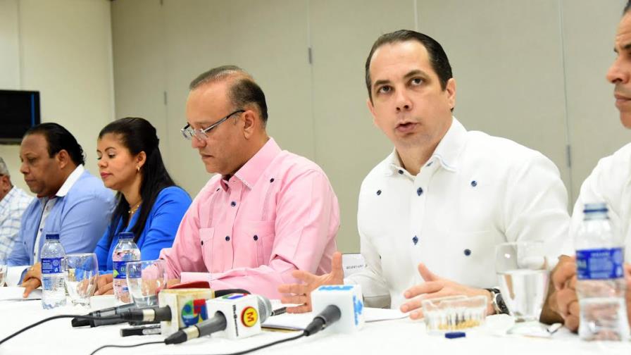 Comerciantes de Santiago debaten observaciones a la Ley de Tránsito con diputados Comerciantes de Santiago debaten observaciones a la Ley de Tránsito con diputados