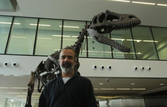 Dinosaurio descubierto en Argentina tiene los mismos brazos cortos del T. rex