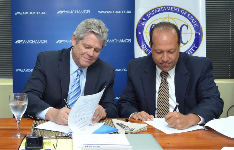 Cámara Americana de Comercio firma acuerdo para impulsar inversiones de EEUU en República Dominicana