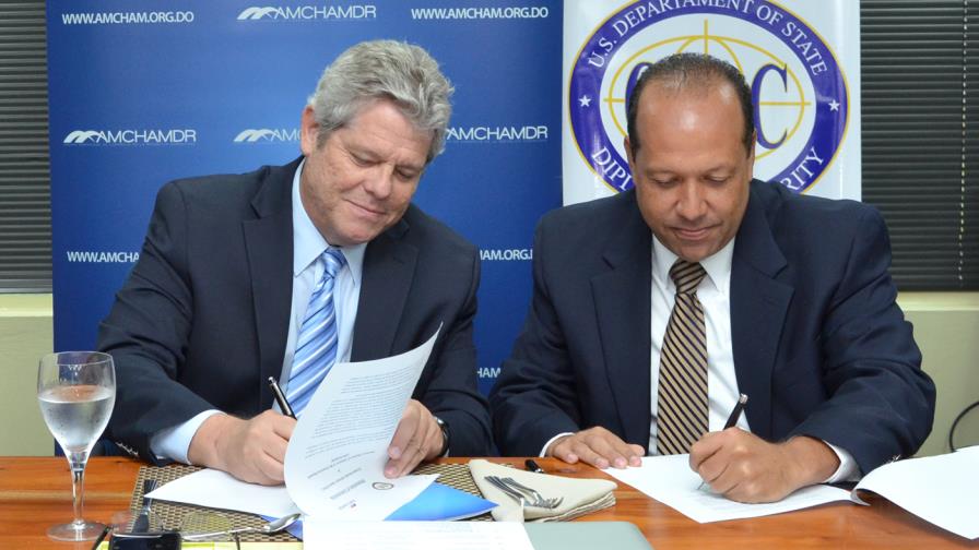 Cámara Americana de Comercio firma acuerdo para impulsar inversiones de EEUU en República Dominicana