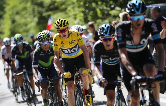 Froome conserva el maillot amarillo en el Tour de Francia después de choque