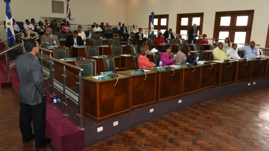 Regidores del Distrito Nacional aprueban resolución que solicita pensión para cuatro ediles