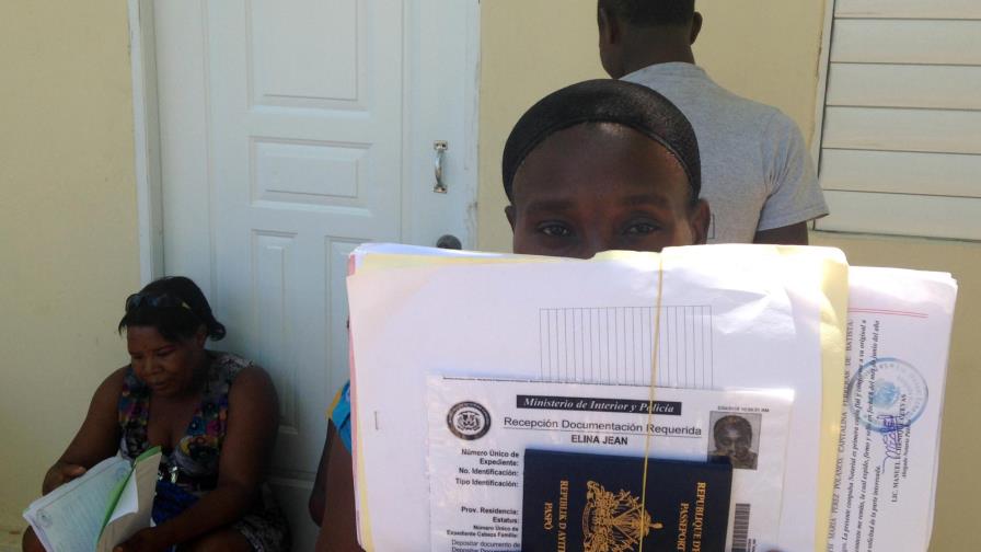  Saludan extensión de vigencia a permisos migratorios 