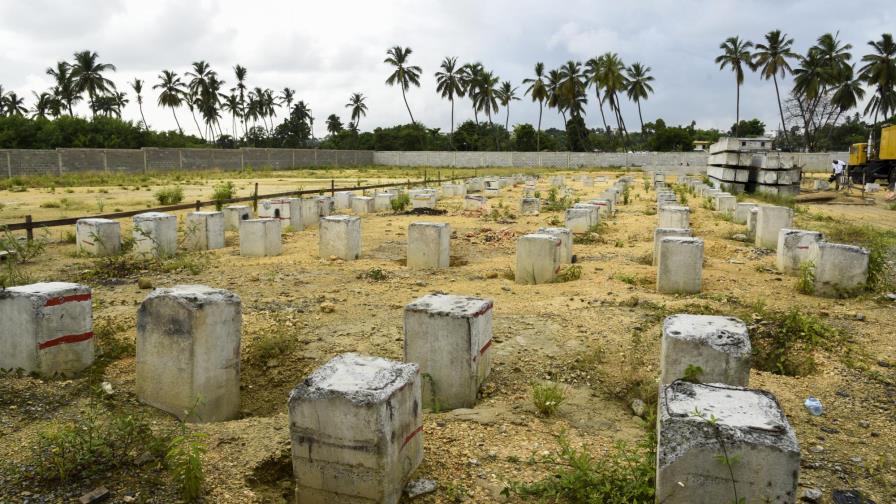 Minerd y comunitarios defienden la escuela al lado del río Ozama
