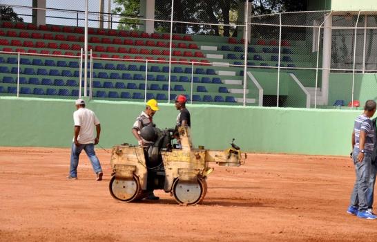 Dos academias de softbol funcionan en los estadios del Centro Olímpicos