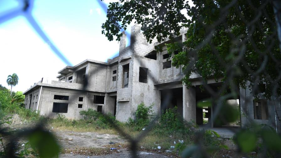 Edificio para bomberos de Santiago tiene cinco años en el abandono