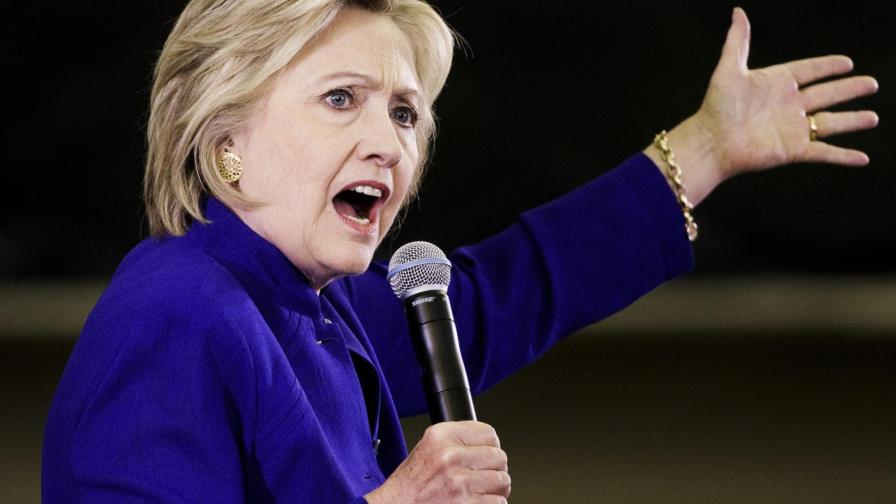 Clinton dice que elegir a Pence prueba “el peligroso plan” de Trump para EEUU