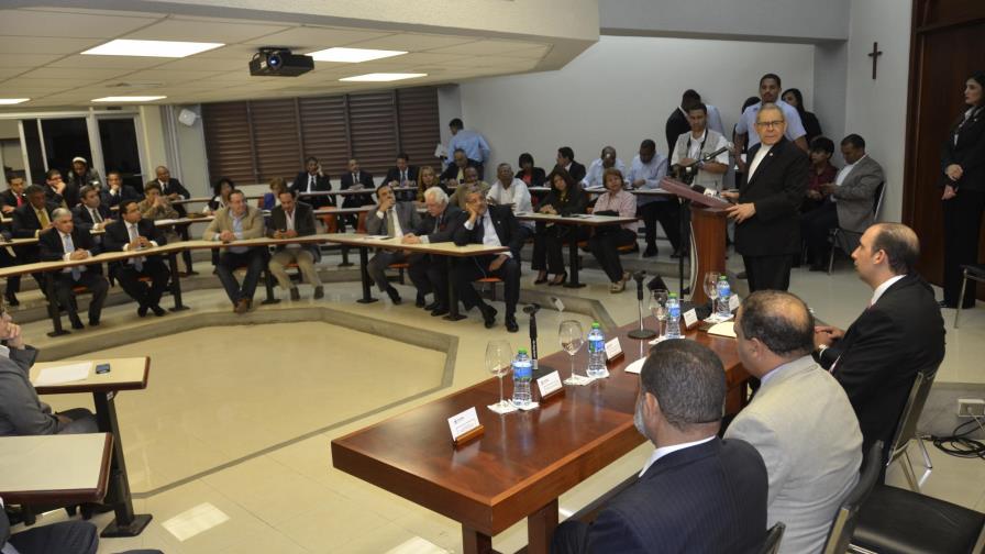 Los políticos retoman diálogo para buscar consenso por ley de partidos