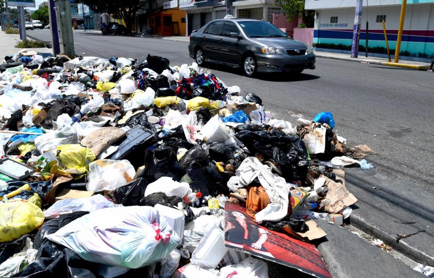 Sectores de Santiago están llenos de basura