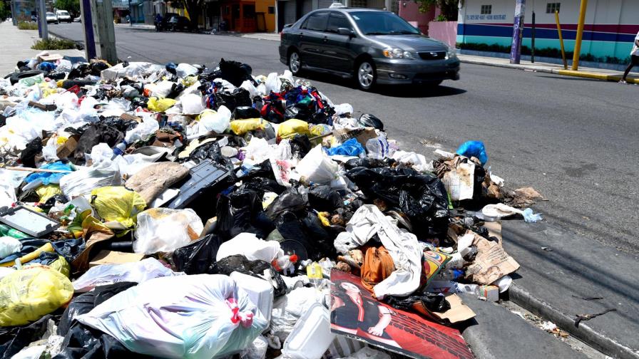 Sectores de Santiago están llenos de basura Sectores de Santiago están llenos de basura