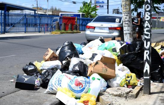 Cúmulo de basura durante el fin de semana en Santiago