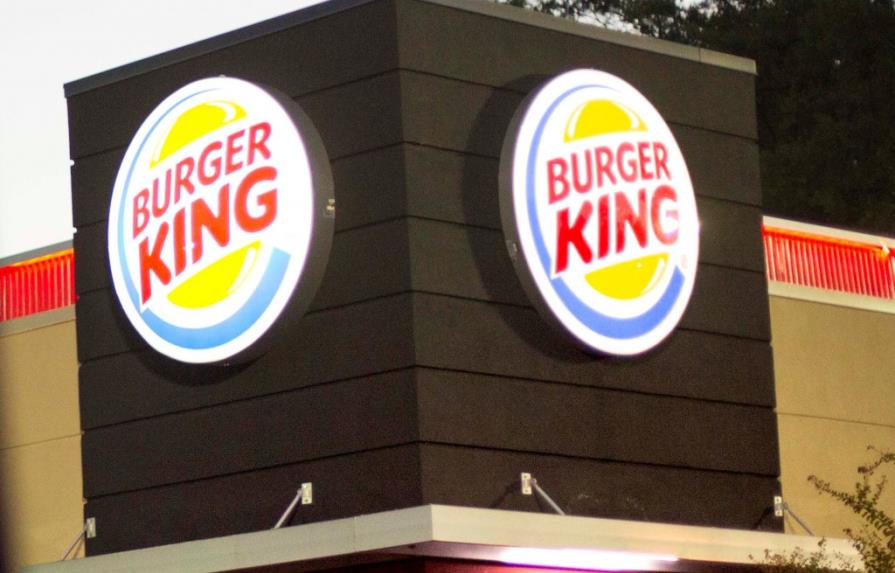 Hombre armado se atrinchera en un Burger King con varios rehenes en EE.UU.