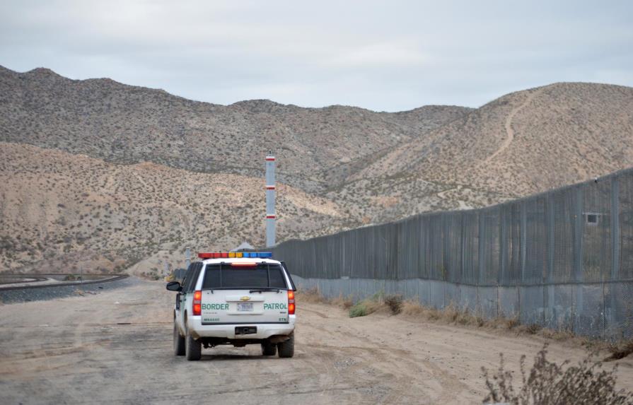 Republicanos incluyen en su plataforma el muro fronterizo 