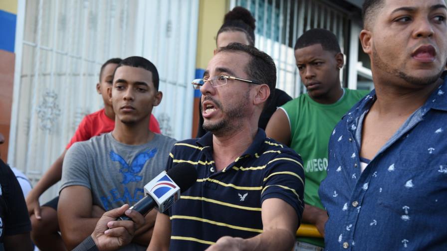 Vendedores de “hot dog” de Cristo Rey denuncian atropellos por parte de la Policía  