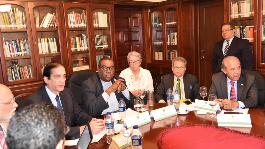 Con expectativa de acuerdo, médicos retoman diálogo con el Gobierno 