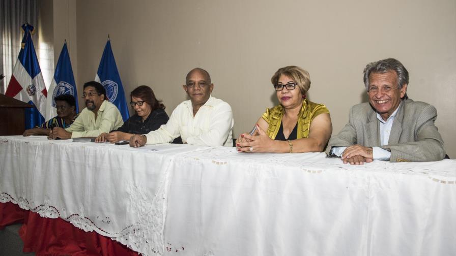 Sector Social dice que el Gobierno maniobra para “freír” el pacto eléctrico