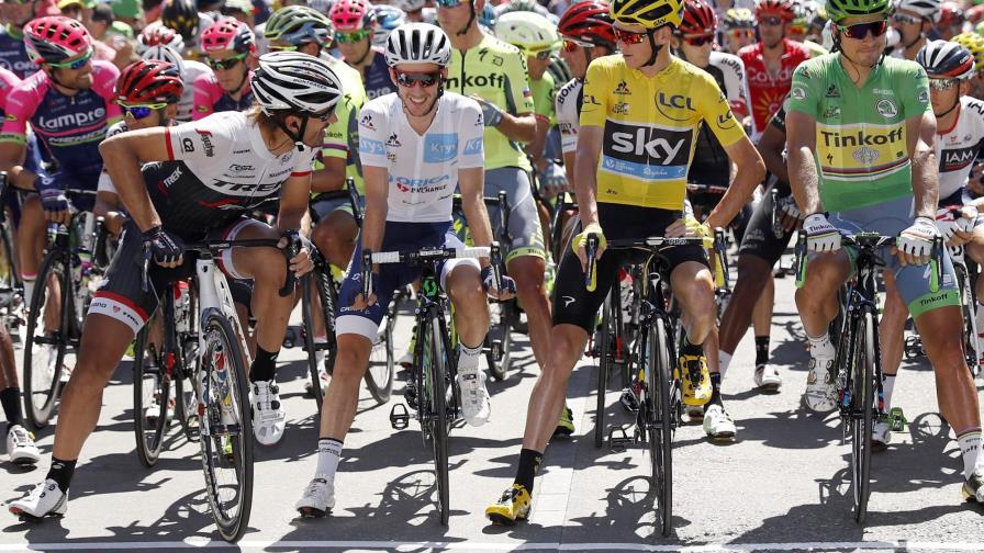 Chris Froome gana la segunda contrarreloj y ya divisa los Campos Elíseos