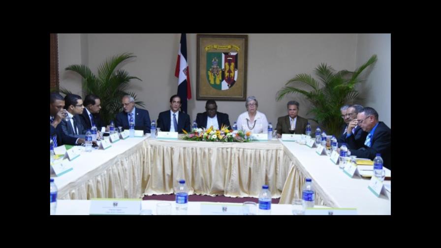 Gobierno y sector salud están reunidos en busca de acuerdo Gobierno y sector salud están reunidos en busca de acuerdo