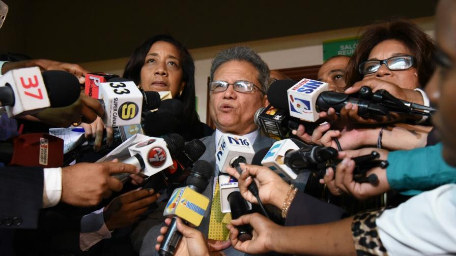 Concluye sin acuerdo reunión entre Gobierno y sector salud