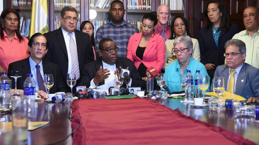 Comisión estudiará la propuesta del Gobierno a los gremios de la salud Comisión estudiará la propuesta del Gobierno a los gremios de la salud