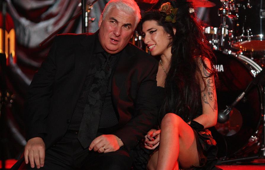 Un concierto del padre de Amy Winehouse marca los cinco años de su muerte 