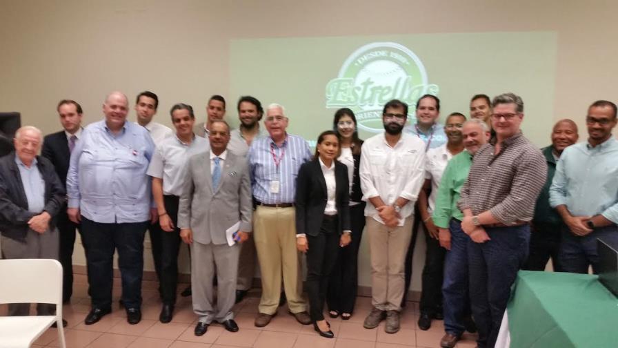 Estrellas Orientales reconocen esfuerzos de José Mallén