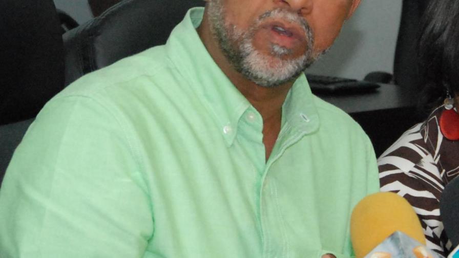 Los maestros exigen un 25% de alza salarial Los maestros exigen un 25% de alza salarial