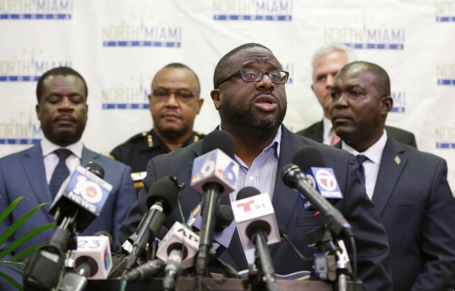 Dan licencia a policía que le disparó a un terapeuta negro desarmado en Miami