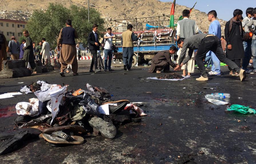 El ataque más brutal reclamado por el Estado Islámico siembra Kabul de muertos y heridos