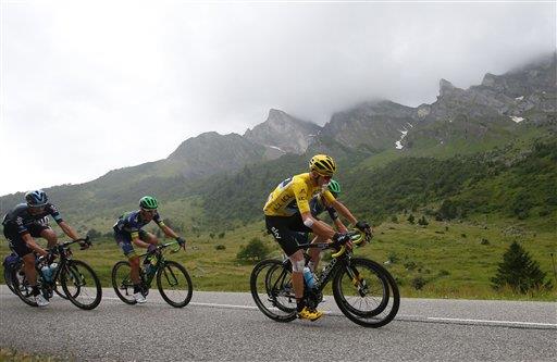 Chris Froome mantiene ventaja y se enfila a su tercer título del Tour 