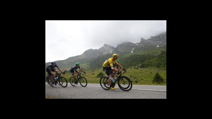 Chris Froome mantiene ventaja y se enfila a su tercer título del Tour 