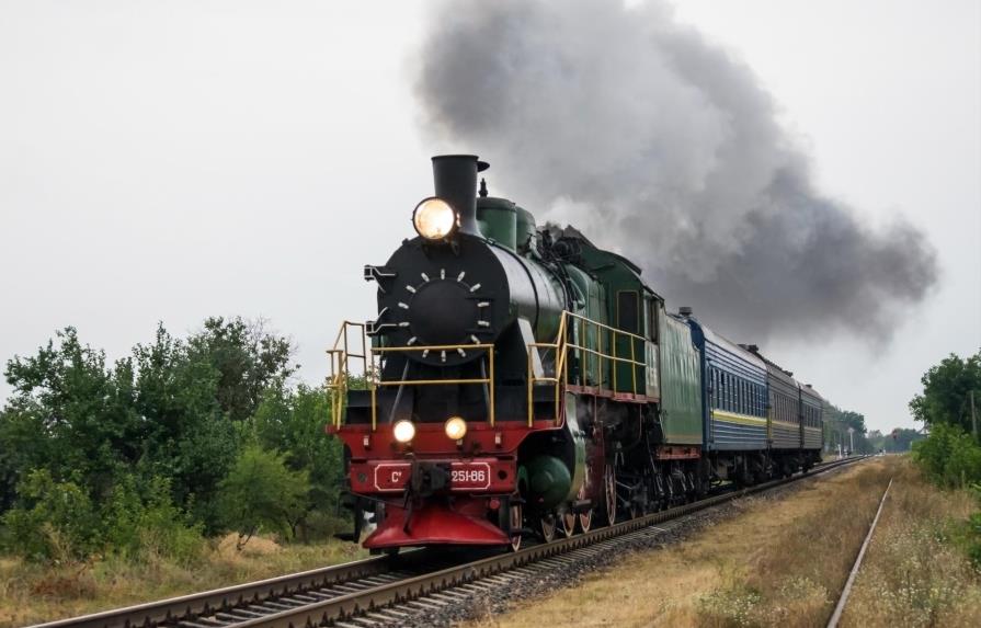 Empresas de Cuba y Rusia firman acuerdo de compra y reparación de locomotoras