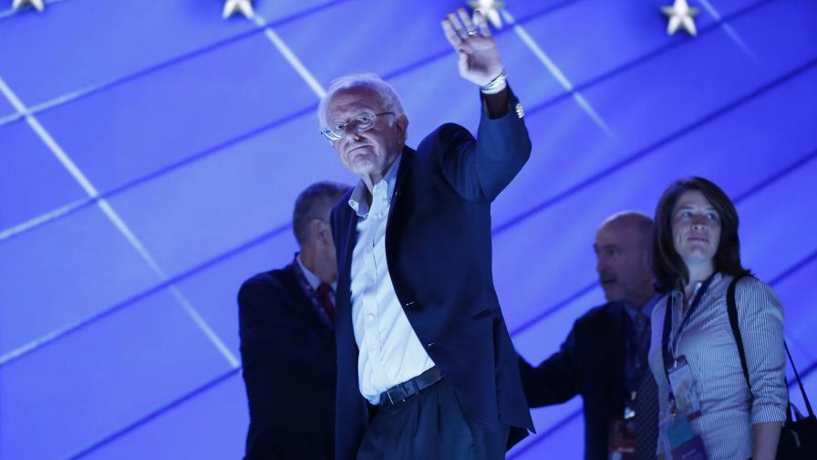 El Comité Demócrata pide perdón a Sanders por el escándalo de los correos