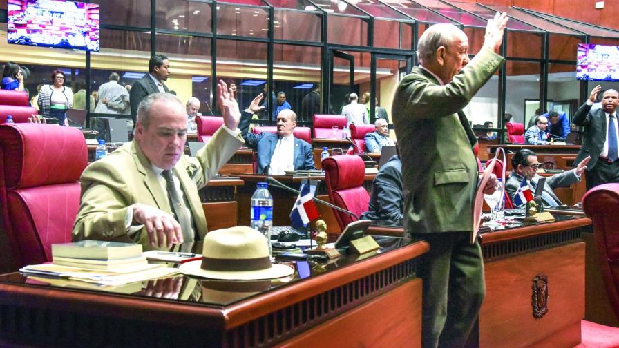 El Senado convierte en ley proyecto para el control y regulación de armas El Senado convierte en ley proyecto para el control y regulación de armas