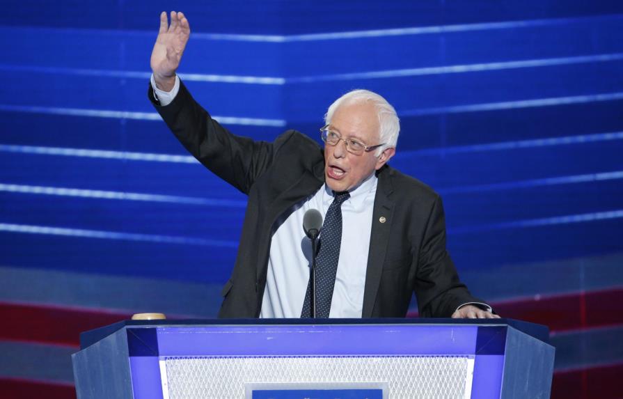 Bernie Sanders cree que EE.UU. necesita el liderazgo “unificador” de Clinton