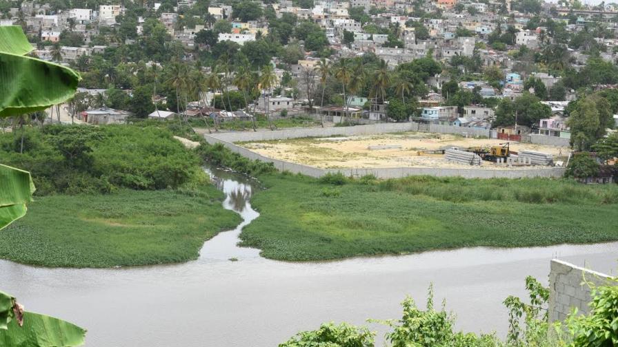 Codia pide al Ministerio de Educación paralizar construcción de escuela cerca del Río Ozama Codia pide al Ministerio de Educación paralizar construcción de escuela cerca del Río Ozama