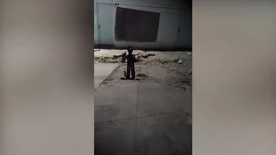 La niña que fue arrodillada bajo el sol y una hermanita están bajo protección del CONANI