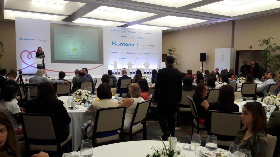 Humano auspicia conferencia sobre responsabilidad social y sostenibilidad 