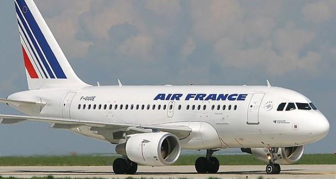 Air France cancelará más del 20 % de sus vuelos mañana por la huelga interna