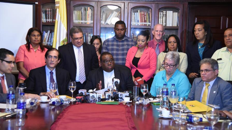 Médicos deciden “profundizar” propuesta del Gobierno sobre el horario Médicos deciden “profundizar” propuesta del Gobierno sobre el horario