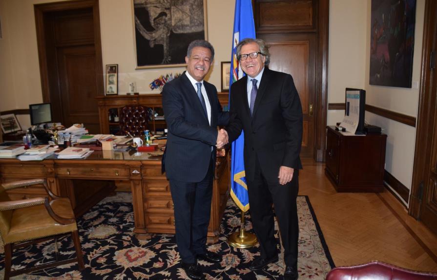 Leonel Fernández se reúne en Washington con secretario general de la OEA