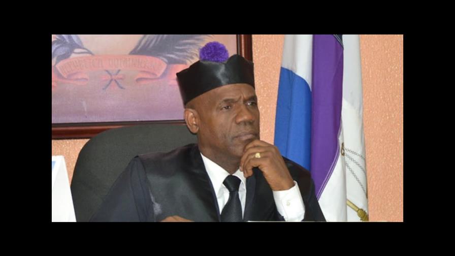 Juez propone tema del aborto a referéndum