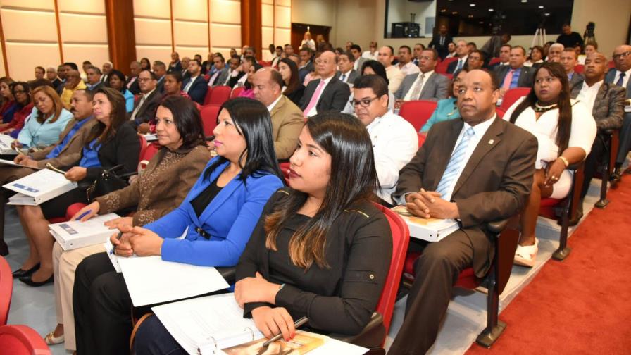 Agripino exhorta a legisladores electos a “poner por encima el interés del país” para aprobar Ley de Partidos